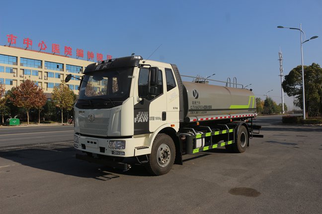 解放15方灑水車