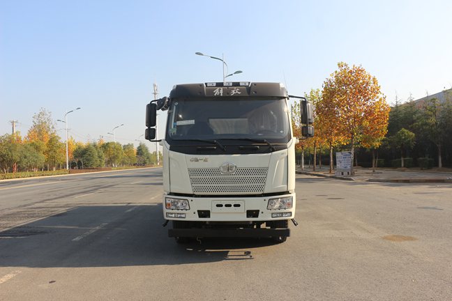 解放15方灑水車