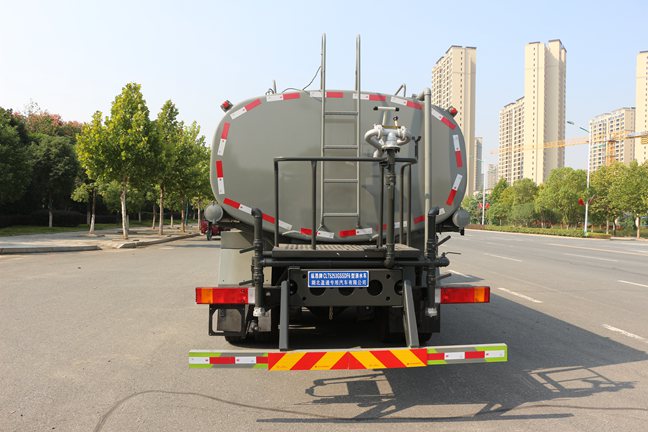 東風(fēng)天龍20方灑水車