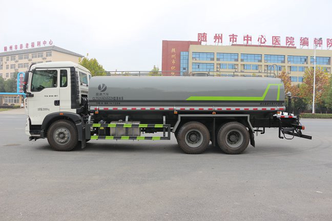 重汽豪沃20方灑水車(chē)