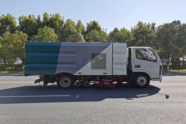 國(guó)六小多利卡洗掃車