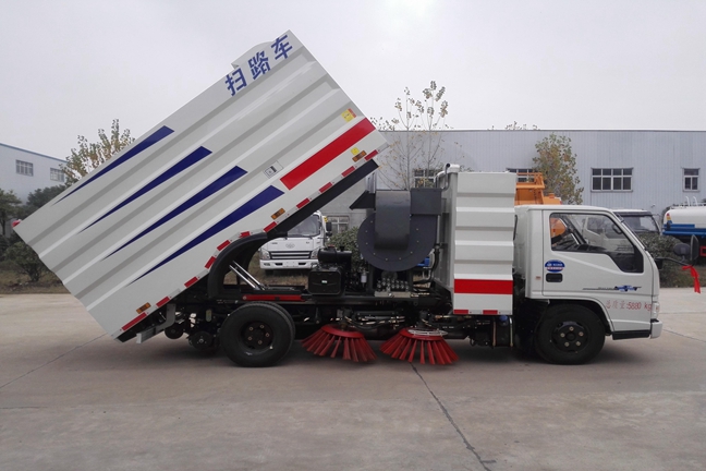 江鈴3815掃路帶高炮