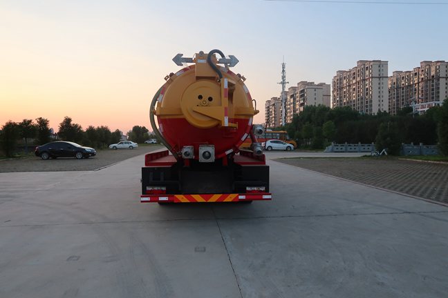 東風(fēng)多利卡3方水5方污清洗吸污車