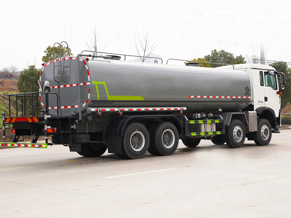 CLT5311TDYZZ6型多功能抑塵車(chē) 豪沃