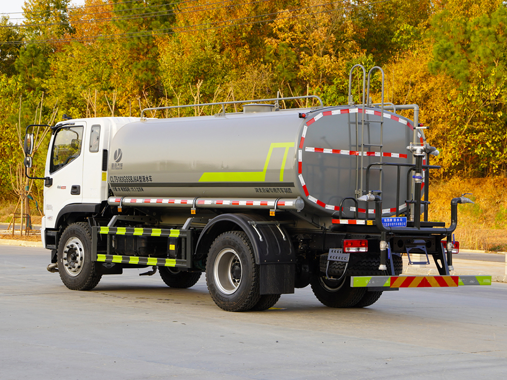 CLT5183GSSBJ6A型灑水車 ES5小平臺